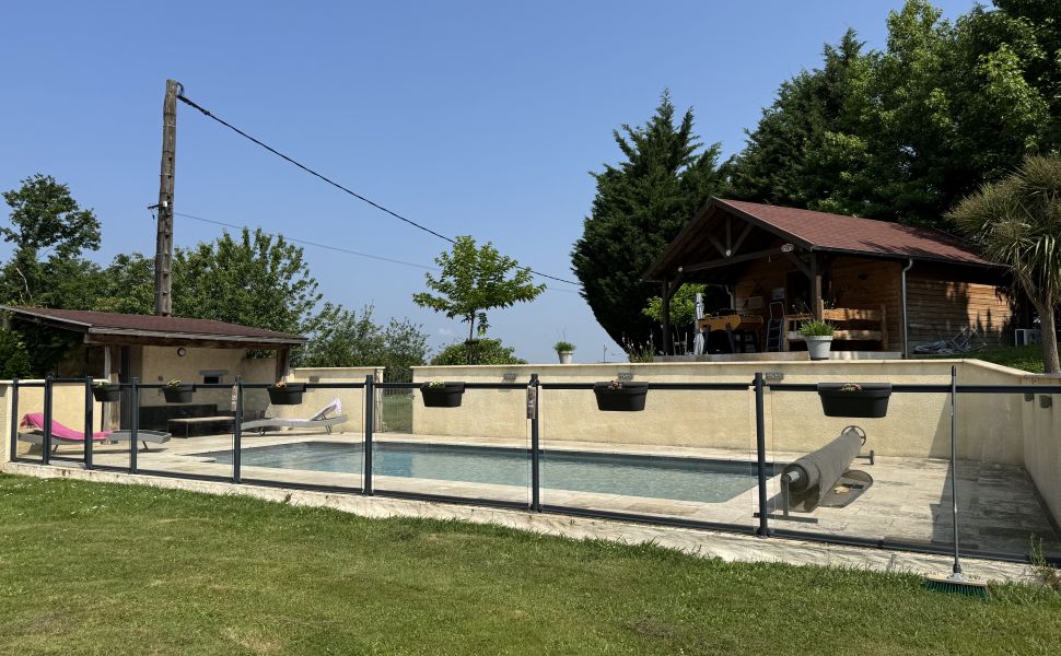 Adorable Bearnaise Ferme Avec Un Magnifique Gîte, Piscine Chauffée et Vue Montagne