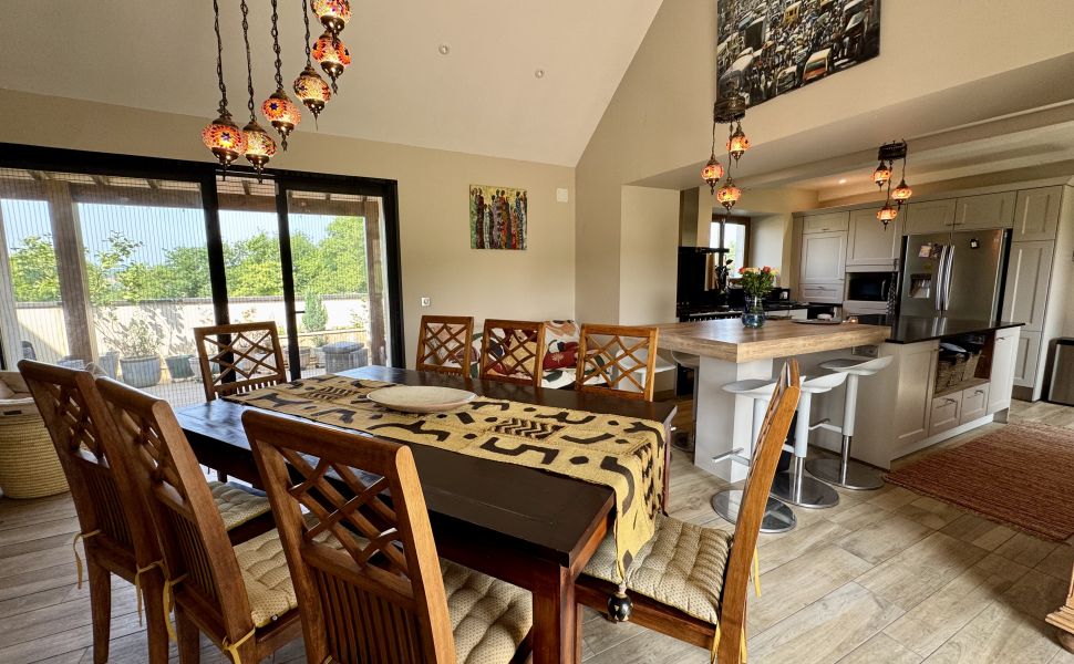 Adorable Bearnaise Ferme Avec Un Magnifique Gîte, Piscine Chauffée et Vue Montagne