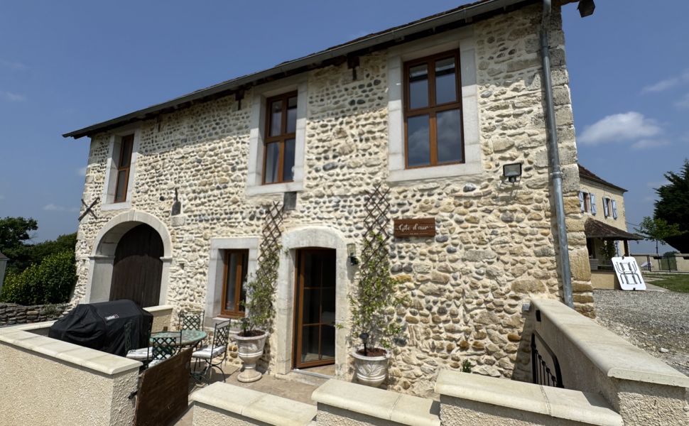 Adorable Bearnaise Ferme Avec Un Magnifique Gîte, Piscine Chauffée et Vue Montagne