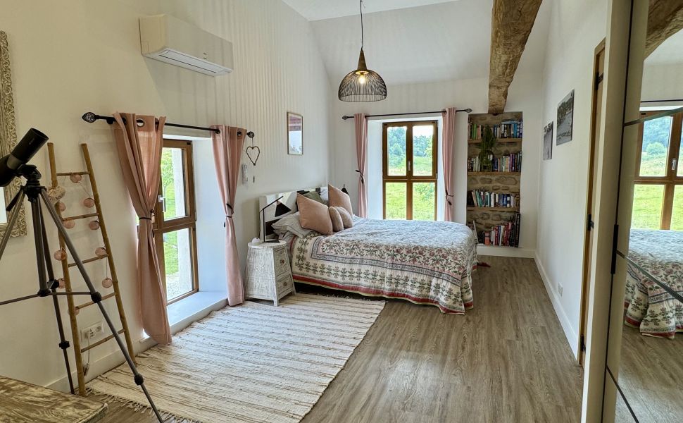 Adorable Bearnaise Ferme Avec Un Magnifique Gîte, Piscine Chauffée et Vue Montagne