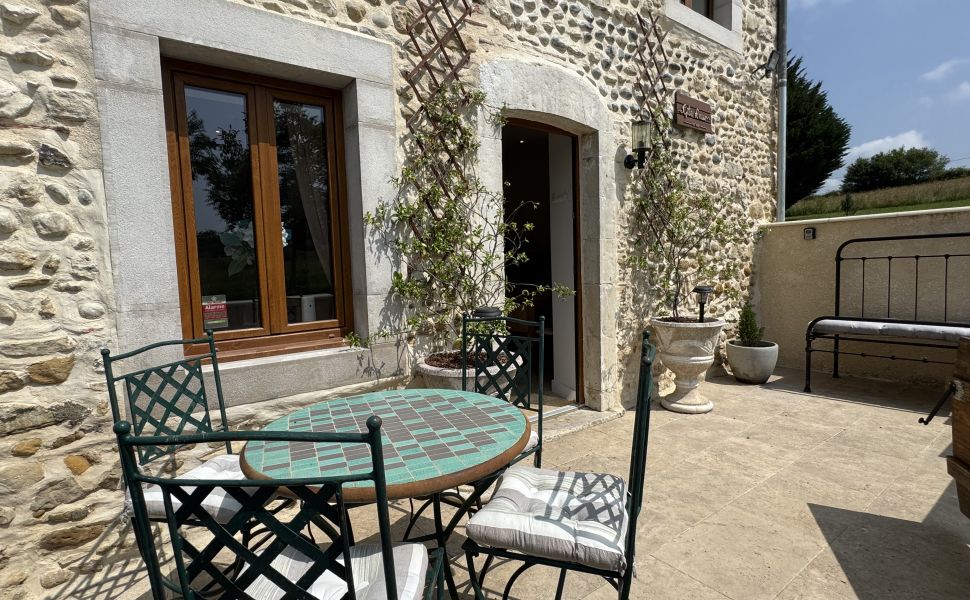 Adorable Bearnaise Ferme Avec Un Magnifique Gîte, Piscine Chauffée et Vue Montagne