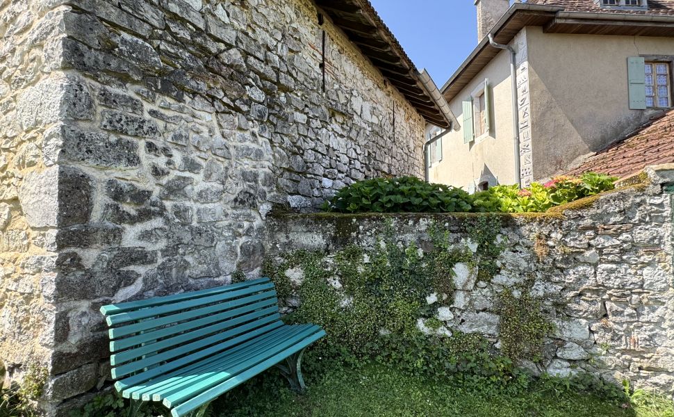  Charmante Petite Maison de Village avec Atelier et Grange
