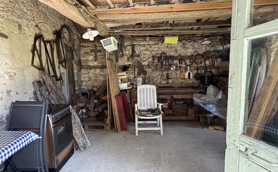  Charmante Petite Maison de Village avec Atelier et Grange