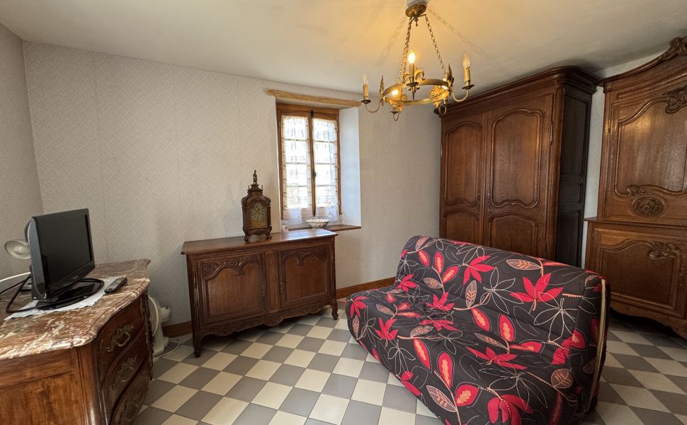  Charmante Petite Maison de Village avec Atelier et Grange