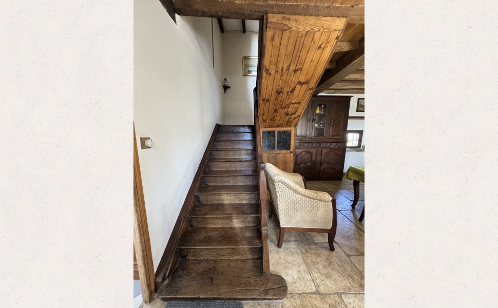  Charmante Petite Maison de Village avec Atelier et Grange