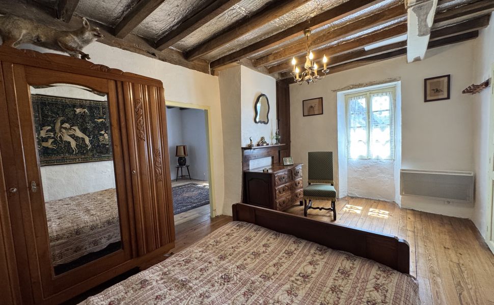  Charmante Petite Maison de Village avec Atelier et Grange