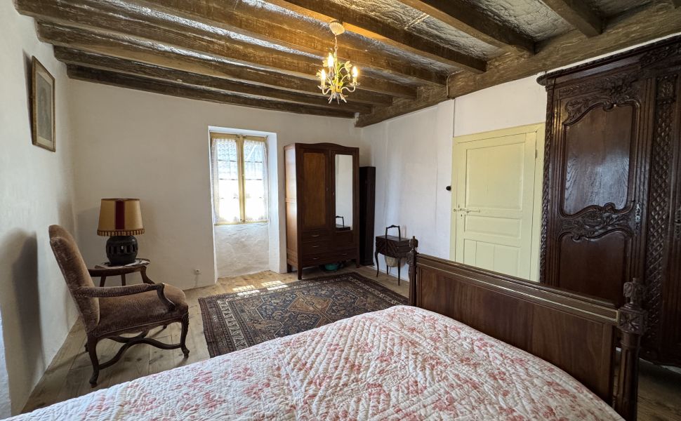  Charmante Petite Maison de Village avec Atelier et Grange