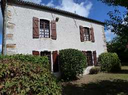 Charmante Ensemble Béarnais du Village Avec Dépendance et Jardin Privé