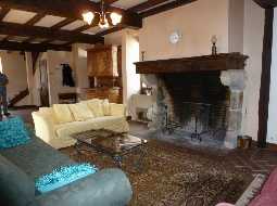 Charmante Ensemble Béarnais du Village Avec Dépendance et Jardin Privé