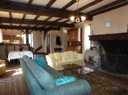 Charmante Ensemble Béarnais du Village Avec Dépendance et Jardin Privé