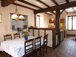 Charmante Ensemble Béarnais du Village Avec Dépendance et Jardin Privé