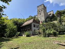 Historic property in the heart of the Medieval town of Sauveterre de Bearn