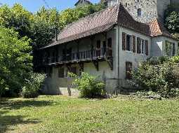 Historic property in the heart of the Medieval town of Sauveterre de Bearn