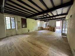 Historic property in the heart of the Medieval town of Sauveterre de Bearn