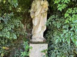 Historic property in the heart of the Medieval town of Sauveterre de Bearn
