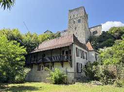 Historic property in the heart of the Medieval town of Sauveterre de Bearn