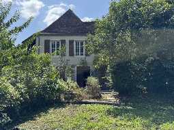 Historic property in the heart of the Medieval town of Sauveterre de Bearn