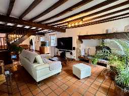 Authentique Ferme à Quatre Corps Avec Cour Intérieur, Dépendances et Jardin Paysager