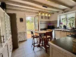 Authentique Ferme à Quatre Corps Avec Cour Intérieur, Dépendances et Jardin Paysager