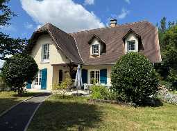 A Beautifully Presented 4 Bed Neo-Bearnaise Villa With Pool And Mountain Views