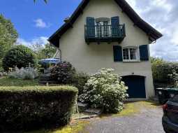 A Beautifully Presented 4 Bed Neo-Bearnaise Villa With Pool And Mountain Views