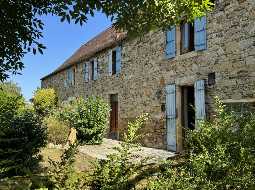 Charmant Ensemble Béarnais avec Maison Rénovée, Granges et Potentiel de Gîte 