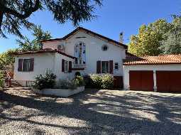 An Impeccably Presented Basque Style Villa In Popular Bastide Town Of Navarrenx