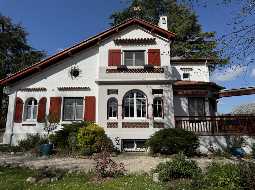 An Impeccably Presented Basque Style Villa In Popular Bastide Town Of Navarrenx