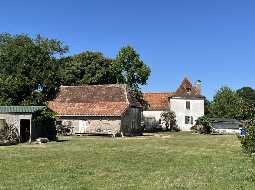 Charming & Thoughtfully Renovated 3 bedroom Béarnaise Farmhouse with Large Barn