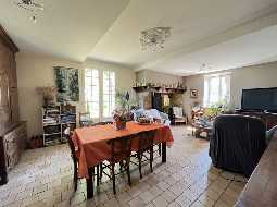 Charming & Thoughtfully Renovated 3 bedroom Béarnaise Farmhouse with Large Barn