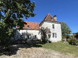 Charming & Thoughtfully Renovated 3 bedroom Béarnaise Farmhouse with Large Barn