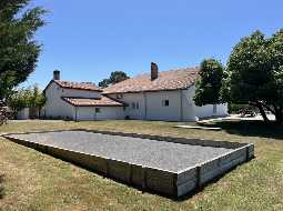 Exceptional Landaise Estate with Tourism Potential, Panoramic Views, Pool & Spacious Outbuildings
