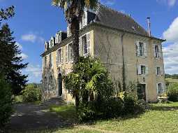 Élégante demeure de campagne du XVIII? siècle avec 2 gîtes, grange et 5,8 ha de terrain