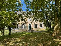 Élégante demeure de campagne du XVIII? siècle avec 2 gîtes, grange et 5,8 ha de terrain
