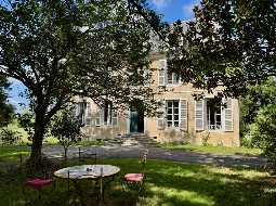 Élégante demeure de campagne du XVIII? siècle avec 2 gîtes, grange et 5,8 ha de terrain