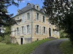 Élégante demeure de campagne du XVIII? siècle avec 2 gîtes, grange et 5,8 ha de terrain
