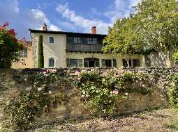 Vaste Demeure de Village du XVIII avec 9 Chambres, Piscine au Sel & Vue Pyrénées