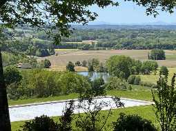 Vaste Demeure de Village du XVIII avec 9 Chambres, Piscine au Sel & Vue Pyrénées