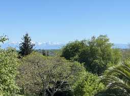 Vaste Demeure de Village du XVIII avec 9 Chambres, Piscine au Sel & Vue Pyrénées