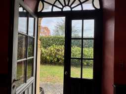 Vaste Demeure de Village du XVIII avec 9 Chambres, Piscine au Sel & Vue Pyrénées