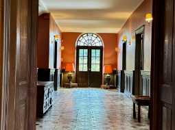 Vaste Demeure de Village du XVIII avec 9 Chambres, Piscine au Sel & Vue Pyrénées