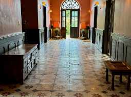 Vaste Demeure de Village du XVIII avec 9 Chambres, Piscine au Sel & Vue Pyrénées