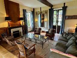 Vaste Demeure de Village du XVIII avec 9 Chambres, Piscine au Sel & Vue Pyrénées