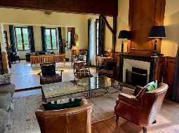 Vaste Demeure de Village du XVIII avec 9 Chambres, Piscine au Sel & Vue Pyrénées