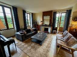 Vaste Demeure de Village du XVIII avec 9 Chambres, Piscine au Sel & Vue Pyrénées