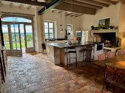 Vaste Demeure de Village du XVIII avec 9 Chambres, Piscine au Sel & Vue Pyrénées