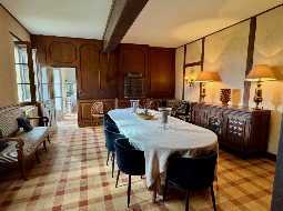 Vaste Demeure de Village du XVIII avec 9 Chambres, Piscine au Sel & Vue Pyrénées