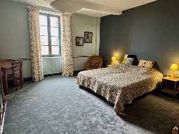 Vaste Demeure de Village du XVIII avec 9 Chambres, Piscine au Sel & Vue Pyrénées