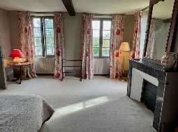 Vaste Demeure de Village du XVIII avec 9 Chambres, Piscine au Sel & Vue Pyrénées