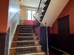 Vaste Demeure de Village du XVIII avec 9 Chambres, Piscine au Sel & Vue Pyrénées